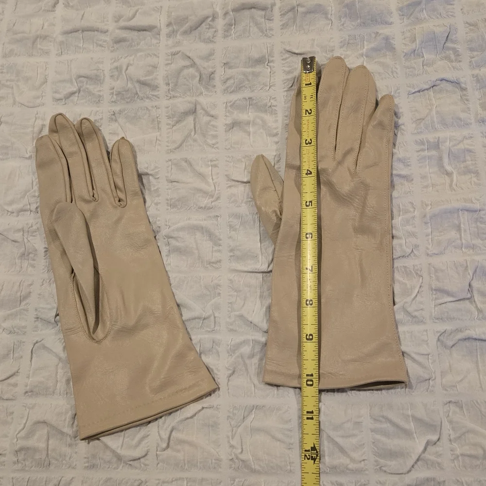 🤎 Vintage Van Raalte Tan Gloves – Size 7.5, Med-Large – Made in USA
